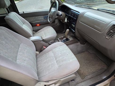 Used 2000 Toyota Tacoma PreRunner RWD image 12