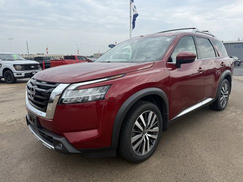 Used 2022 Nissan Pathfinder Platinum w/ Cargo Package image 6
