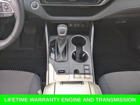 Used 2024 Toyota Highlander LE FWD image 20