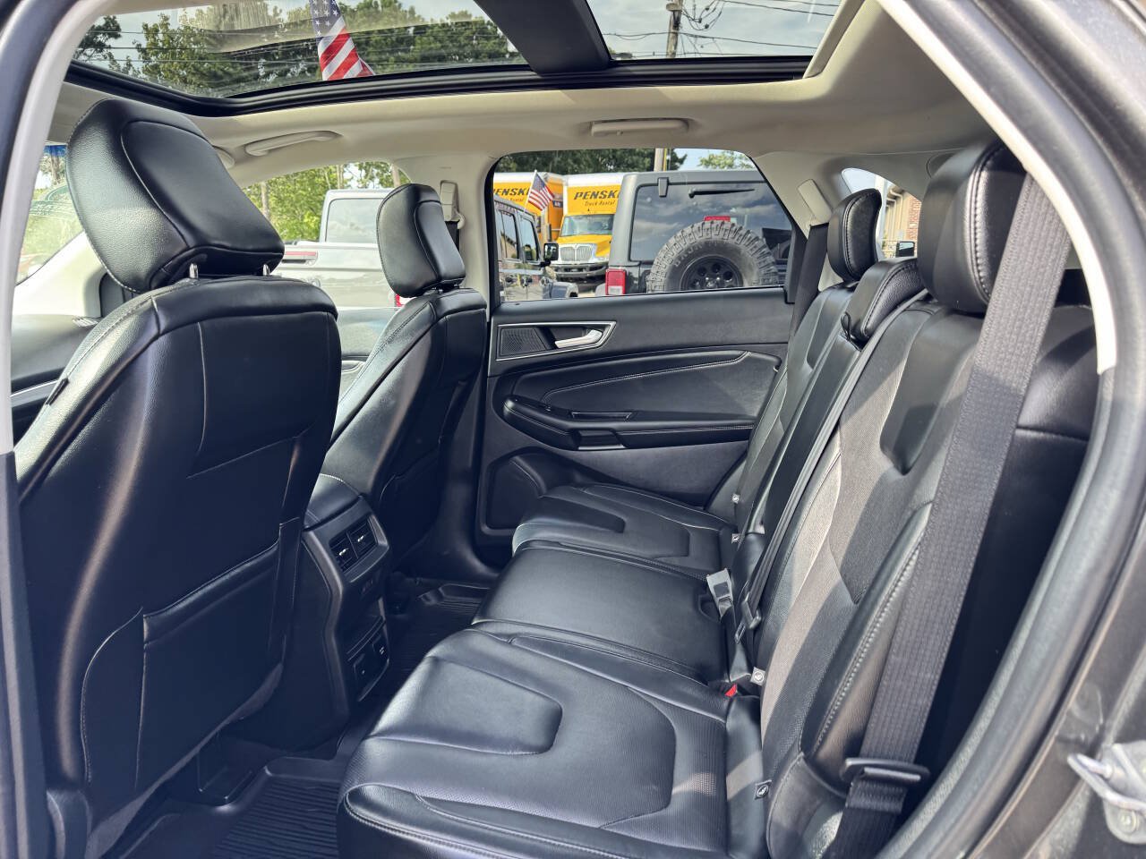 Used 2020 Ford Edge Titanium w/ Equipment Group 301A AWD/4WD image 27