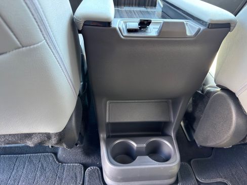 Used 2023 Toyota Sienna Limited image 24