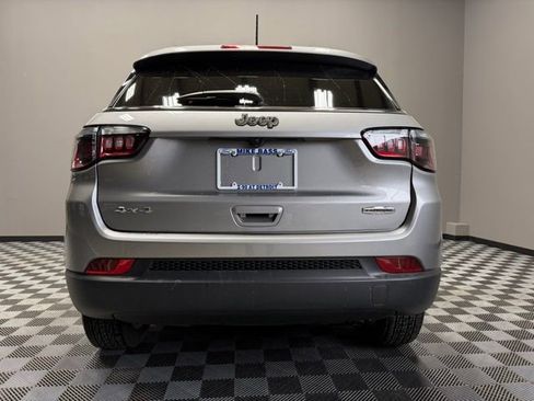 Used 2022 Jeep Compass Latitude image 9