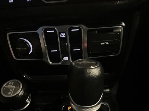 Used 2025 Jeep Gladiator Sport AWD/4WD image 38