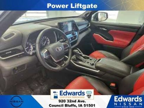 Used 2022 Toyota Highlander XSE AWD/4WD image 8