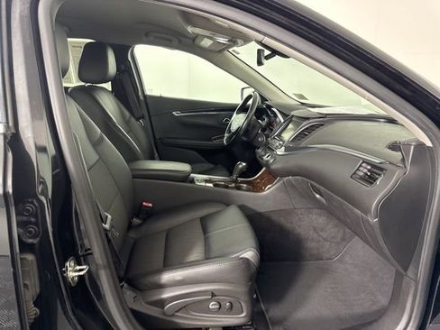 Used 2015 Chevrolet Impala LT w/ Convenience Package image 14