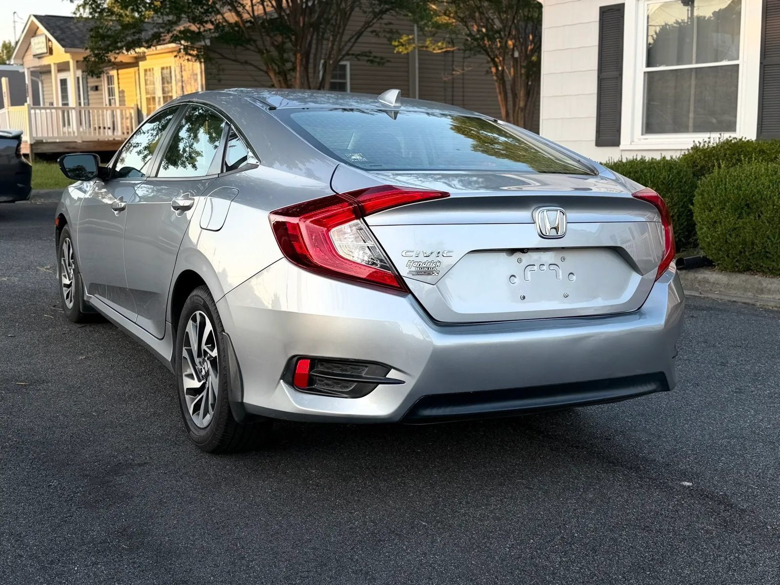 Used 2018 Honda Civic EX image 4