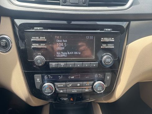 Used 2016 Nissan Rogue SV image 12