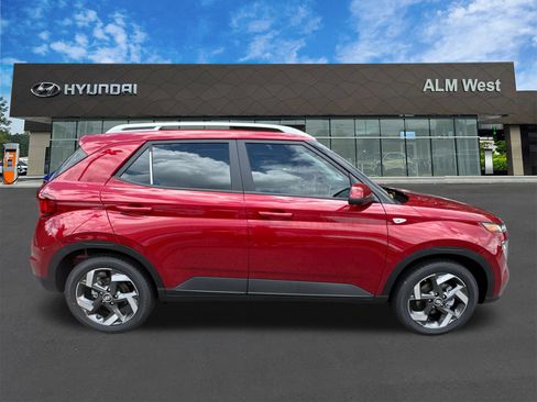 Certified 2025 Hyundai Venue SEL FWD image 4