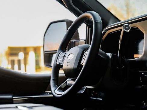 Used 2026 Ford F450 Platinum w/ FX4 Off-Road Package image 63