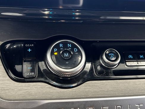 Used 2025 Ford Expedition Platinum image 60