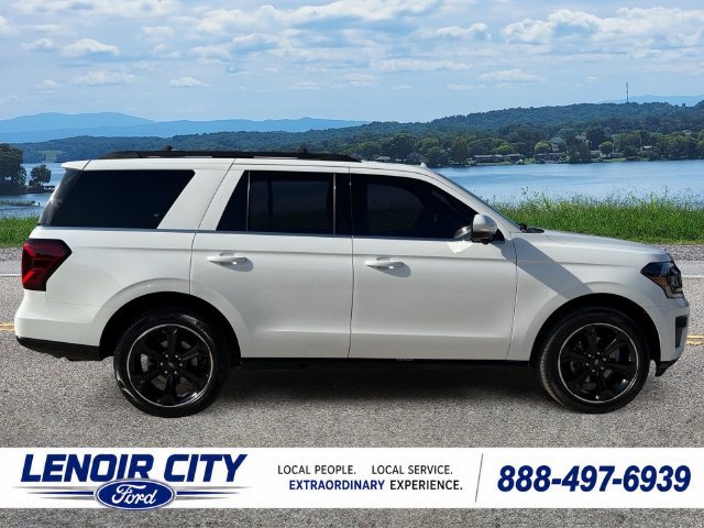 Used 2024 Ford Expedition Limited AWD/4WD image 2