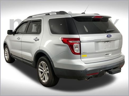 Used 2015 Ford Explorer XLT w/ Equipment Group 202A image 10