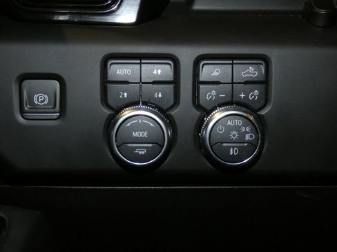 Used 2024 GMC Sierra 1500 AT4 w/ AT4 Preferred Package image 22