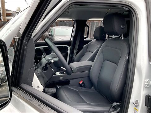 Used 2025 Land Rover Defender 110 S image 28