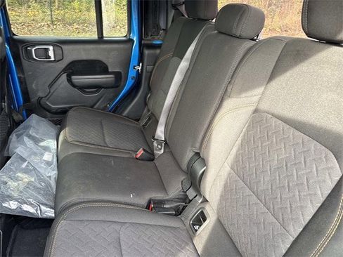 Used 2024 Jeep Gladiator Mojave image 18