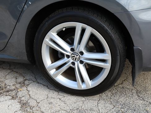 Used 2014 Volkswagen Passat 1.8T SE image 9