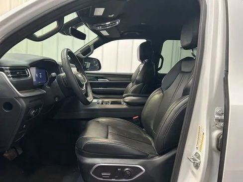 Used 2023 Jeep Wagoneer Series II AWD/4WD image 10
