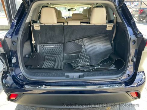 Used 2022 Toyota Highlander XLE image 19