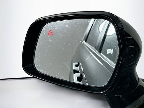 Used 2024 Kia Carnival LX image 16