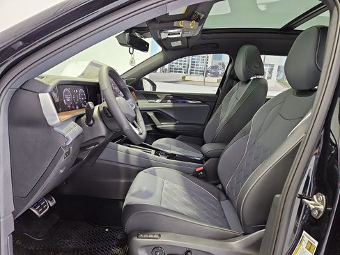 New 2026 Volkswagen Tiguan SEL R-Line AWD/4WD image 17