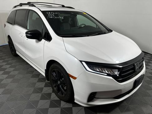 Used 2024 Honda Odyssey Sport image 3