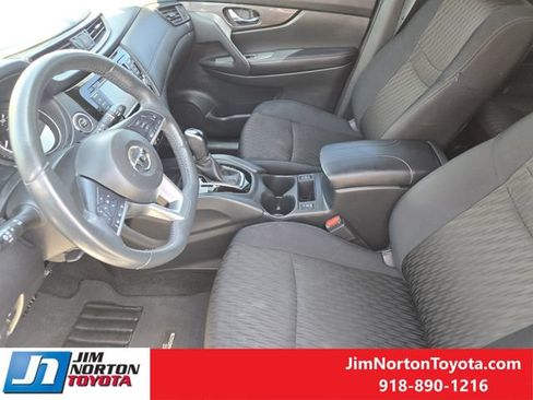 Used 2018 Nissan Rogue SV w/ Premium Package FWD image 15