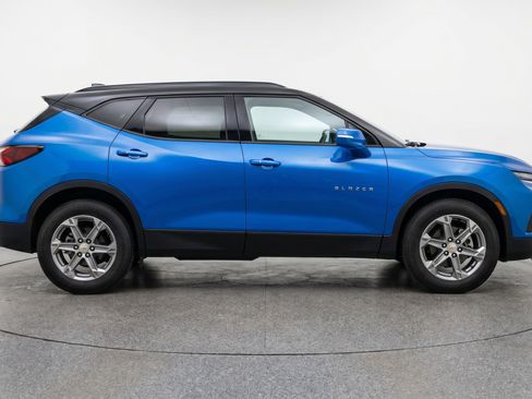 Used 2025 Chevrolet Blazer LT FWD image 11