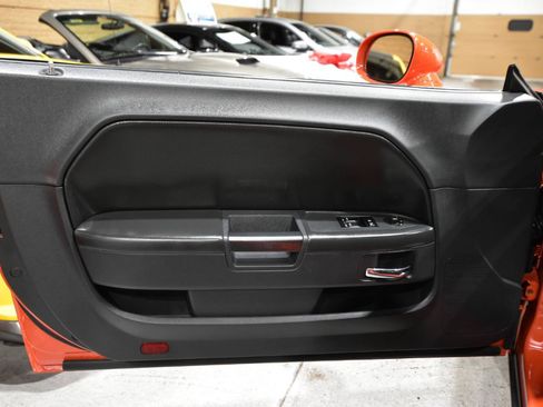 Used 2009 Dodge Challenger R/T RWD image 12