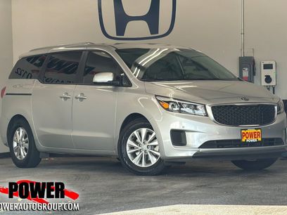 Used 2017 Kia Sedona LX w/ LX Essentials Premium Package