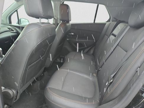 Used 2022 Chevrolet Trax LT w/ LT Convenience Package image 15