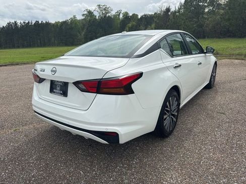 Used 2025 Nissan Altima 2.5 SV image 3