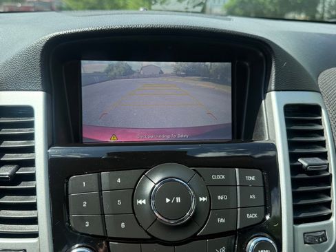 Used 2016 Chevrolet Cruze LT w/ Sun And Sound Package FWD image 16