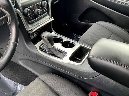 Used 2019 Jeep Grand Cherokee Laredo w/ Security & Convenience Group image 16