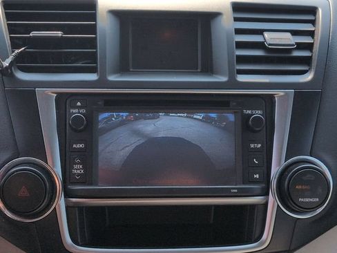 Used 2013 Toyota Highlander SE AWD/4WD image 23