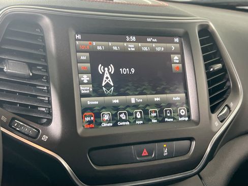 Used 2022 Jeep Cherokee Trailhawk w/ Sound & Nav Group AWD/4WD image 15