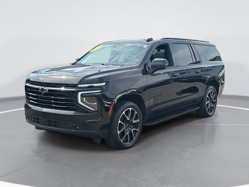 Used 2025 Chevrolet Suburban RST w/ Comfort Package AWD/4WD image 3