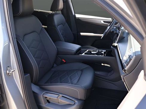 Certified 2025 Volkswagen Atlas Cross Sport SE w/ Panoramic Sunroof Package AWD/4WD image 21