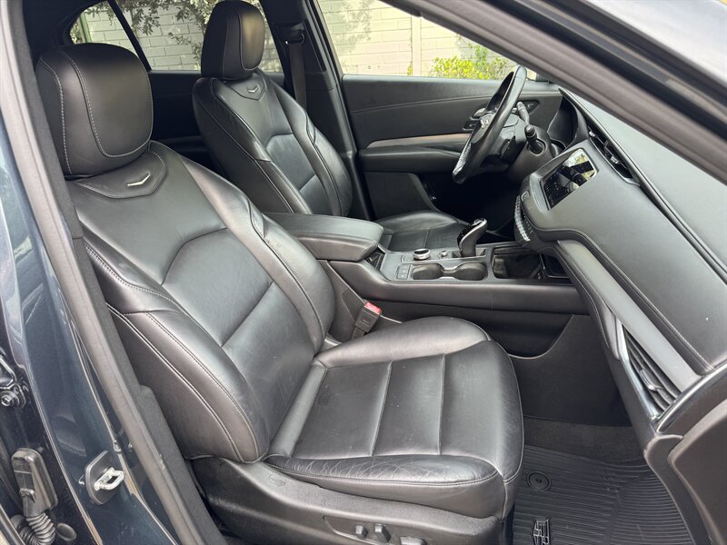 Used 2021 Cadillac XT4 Premium Luxury FWD image 16