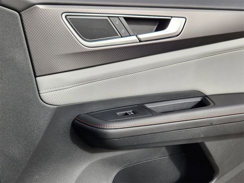 Used 2025 Volkswagen Atlas Peak Edition SE image 19