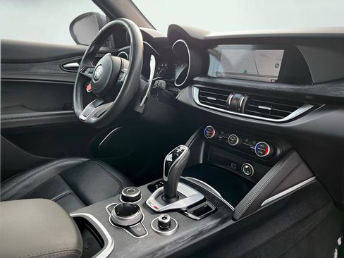Used 2023 Alfa Romeo Stelvio Sprint image 34