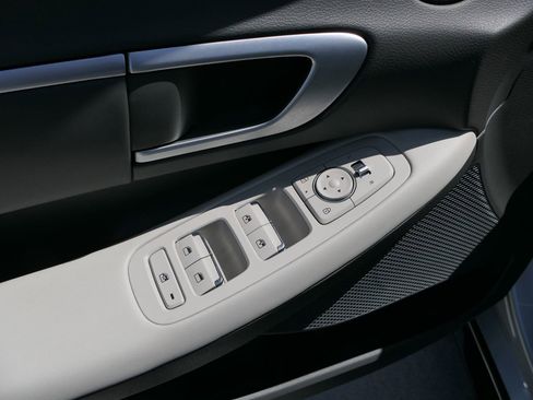 Used 2025 Hyundai Sonata SEL FWD image 13