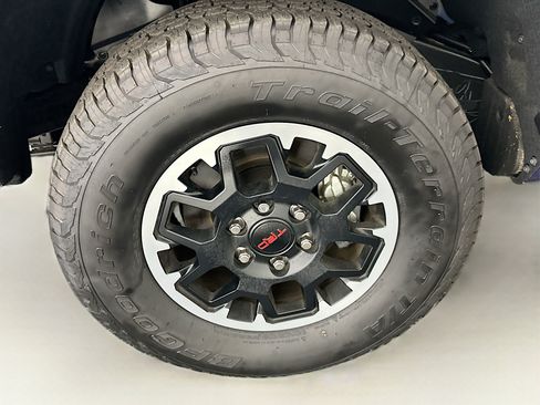 Used 2025 Toyota Tacoma TRD Off-Road w/ TRD Off Road Upgrade Package AWD/4WD image 11