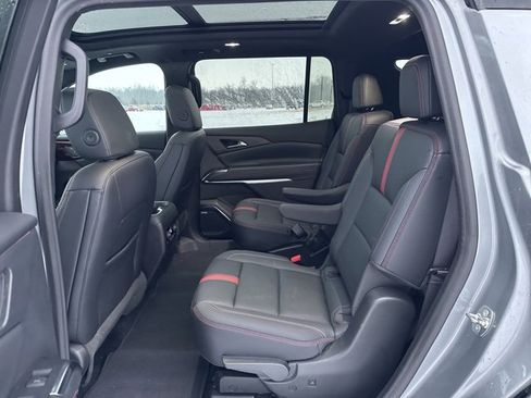 Used 2024 Chevrolet Traverse RS image 7