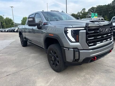 Used 2024 GMC Sierra 2500 AT4 w/ AT4 Premium Plus Package AWD/4WD image 4