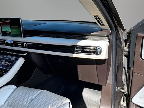 Used 2022 Lincoln Aviator Black Label w/ Dynamic Handling Package AWD/4WD image 25