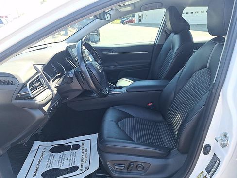Used 2023 Toyota Camry SE FWD image 11