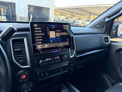 Used 2019 Nissan Titan SL w/ Midnight Edition image 10
