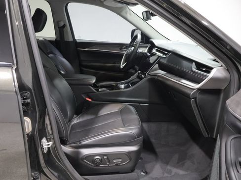 Used 2022 Jeep Grand Cherokee L Limited AWD/4WD image 23