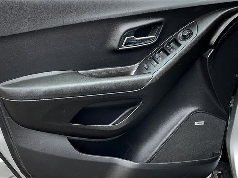 Used 2019 Chevrolet Trax LT w/ Sun & Sound Package image 21