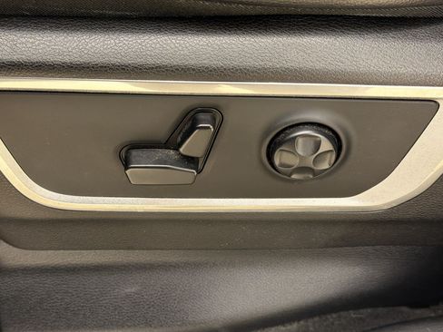 Used 2019 RAM 1500 Laramie w/ Sport Appearance Package AWD/4WD image 15